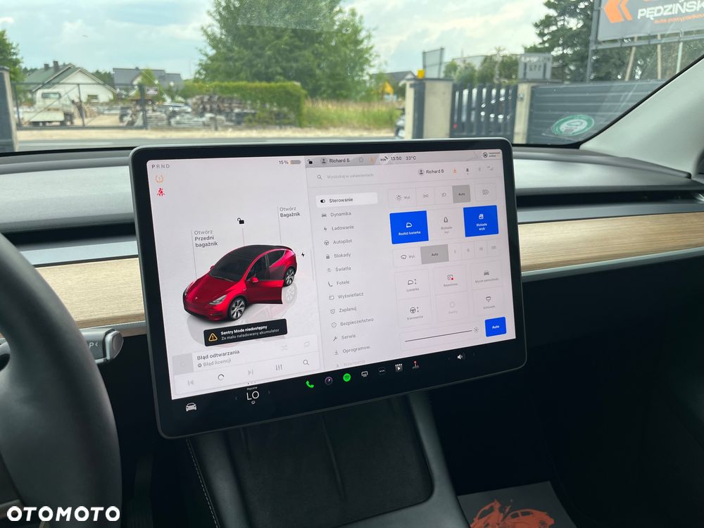 Tesla Model Y - 11