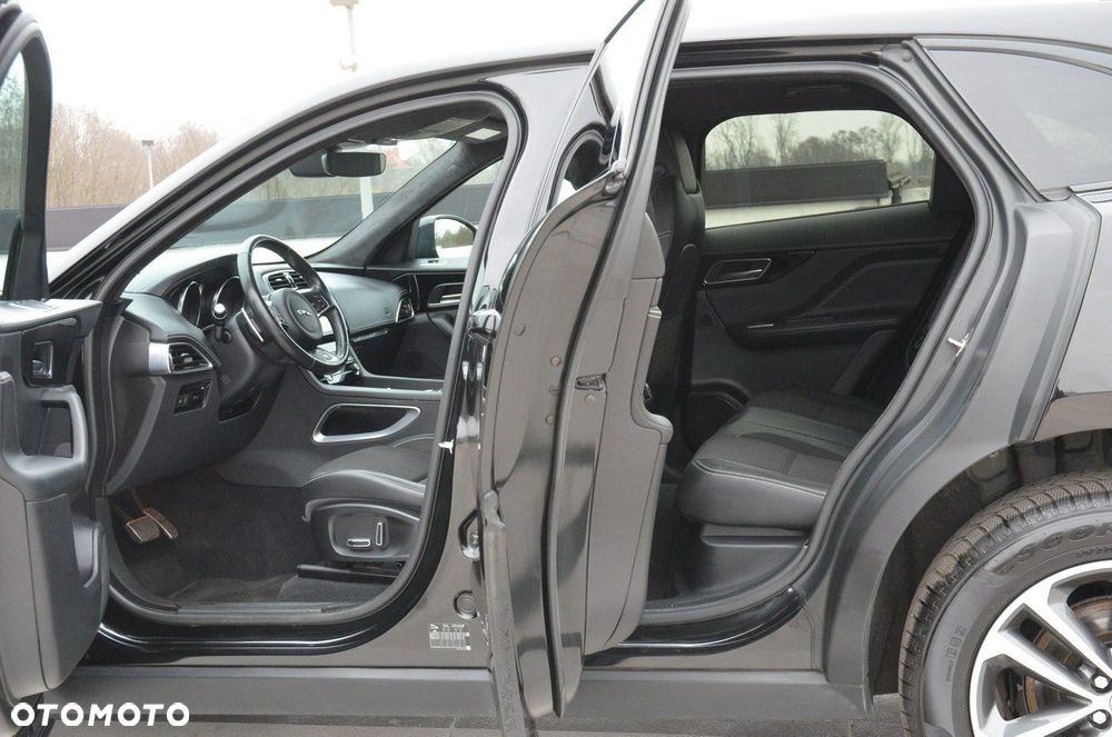 Jaguar F-Pace 2.0 i4P AWD R-Sport - 38