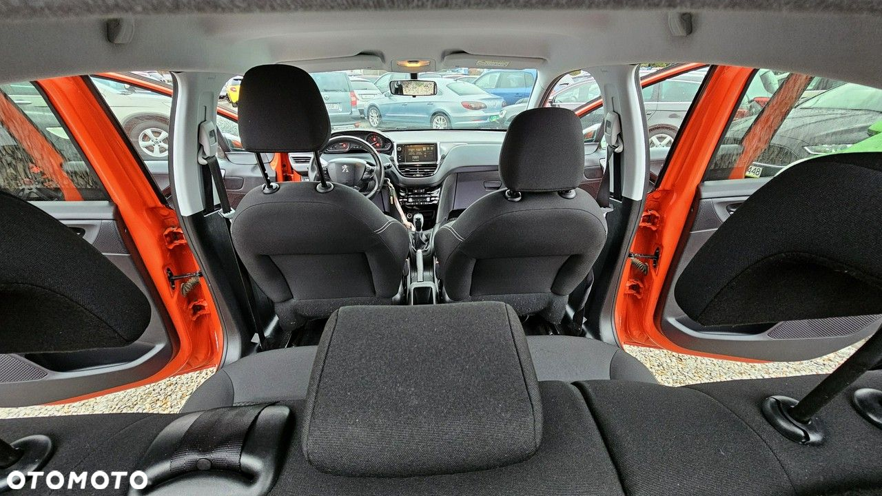 Peugeot 208 - 17