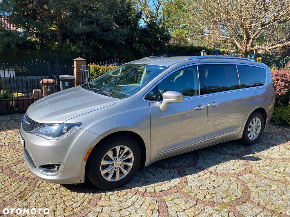 Chrysler Pacifica - 2