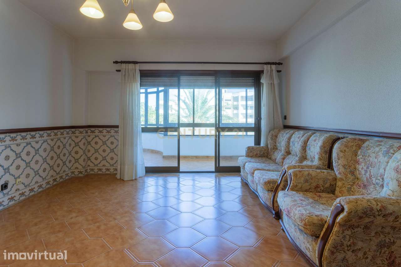 Apartamento T3 com Varanda em Localização Central - Grande imagem: 4/29