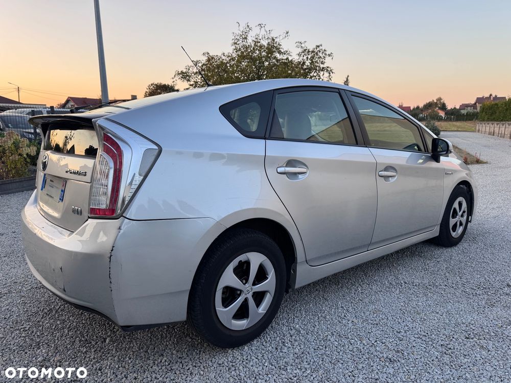 Toyota Prius (Hybrid) Executive - 3