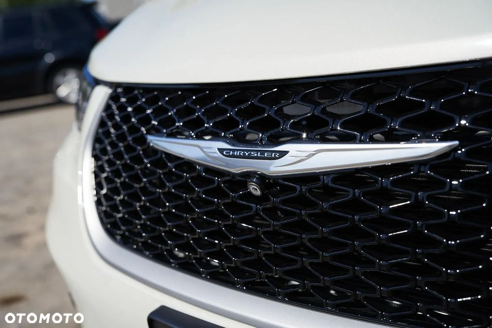 Chrysler Pacifica - 17