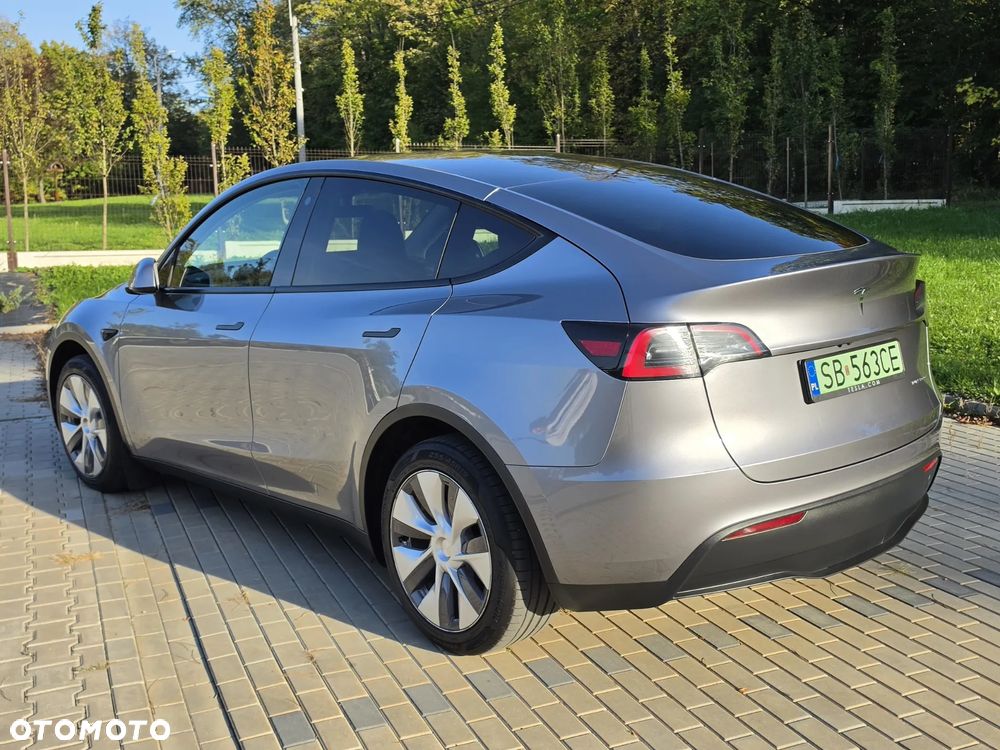 Tesla Model Y Long Range AWD - 7