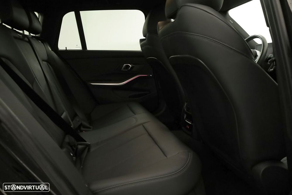 BMW 330 e Edição Desportiva M Auto - 22