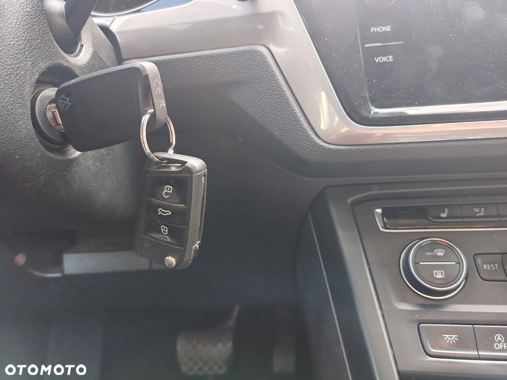 Volkswagen Touran - 23