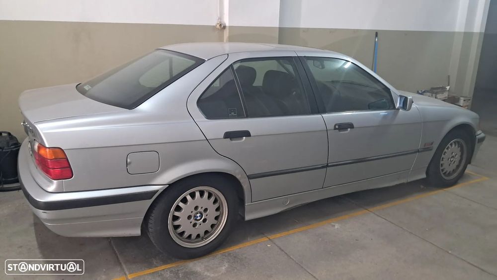 BMW 320 i Touring - 1