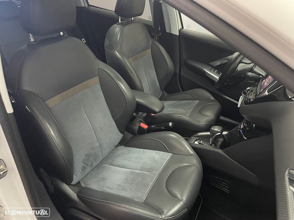 Peugeot 208 PureTech 110 Stop & Start EAT6 Tech Edition - 23