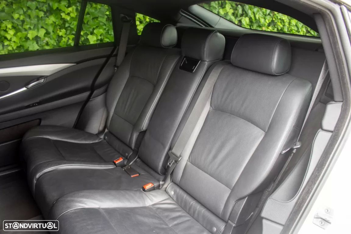 BMW 535 d xDrive Pack M Auto - 13