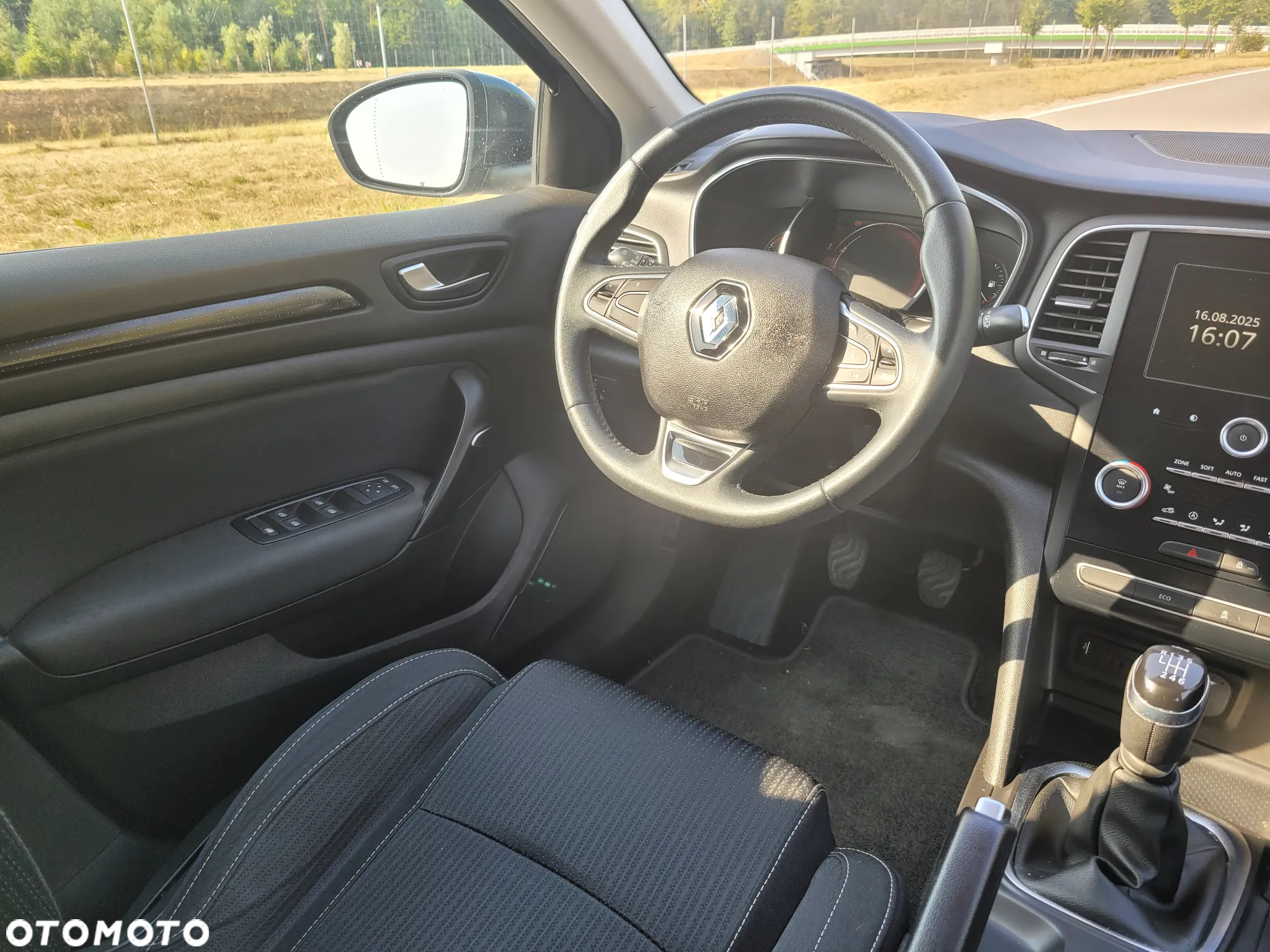 Renault Megane ENERGY TCe 130 BUSINESS - 9