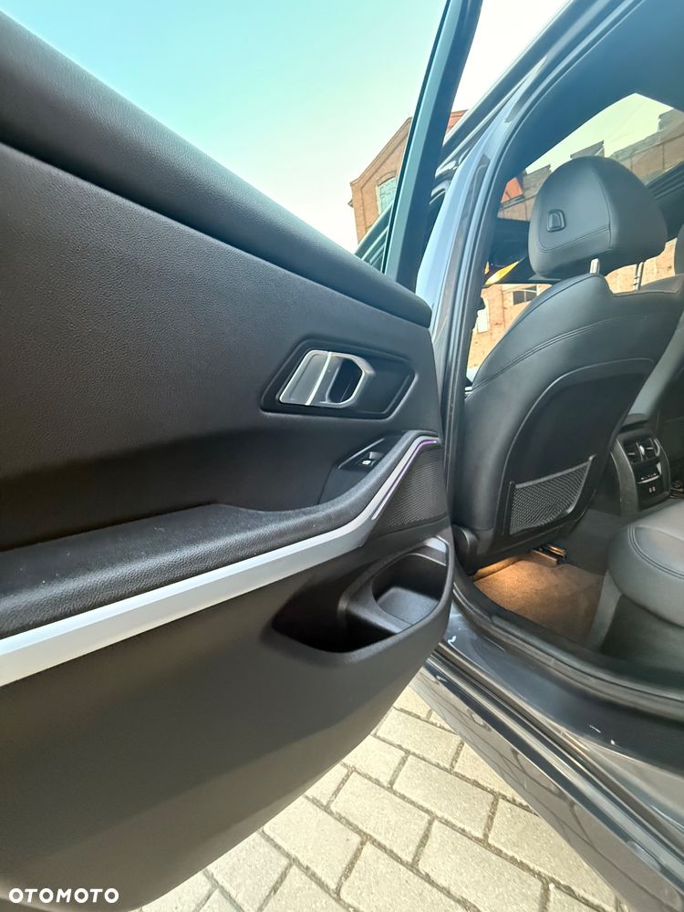 BMW Seria 3 330i xDrive Sport Line - 24