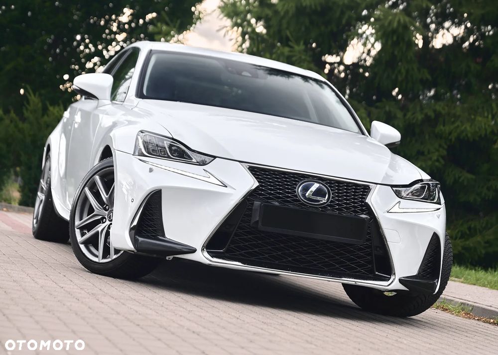 Lexus IS 200t / 300 F Sport - 18