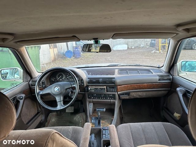 BMW Seria 7 750i - 9