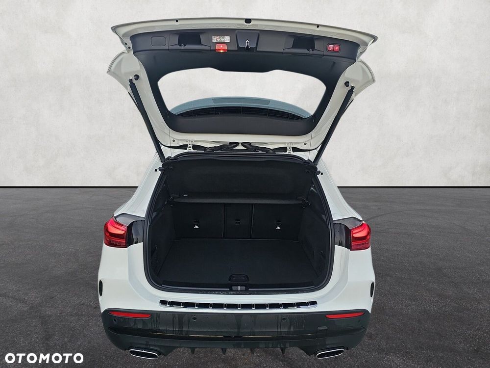 Mercedes-Benz GLA - 17