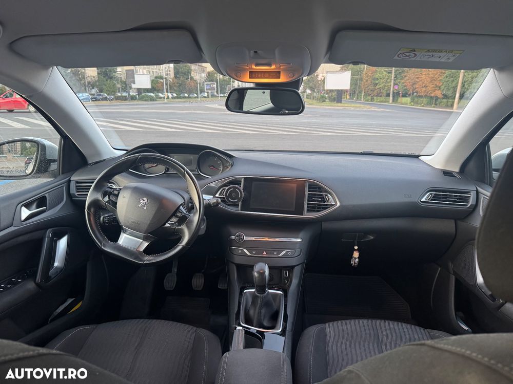 Peugeot 308 1.2 L PureTech Turbo Active - 8