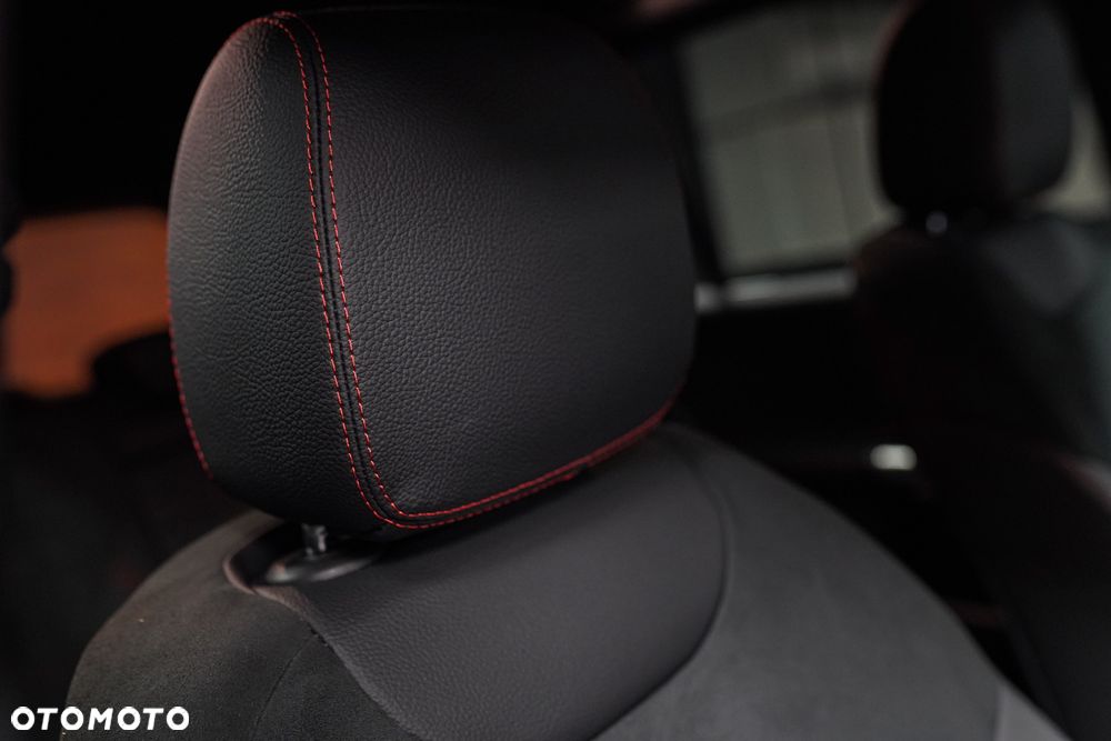 Mercedes-Benz GLB 200 AMG Line 7G-DCT - 17