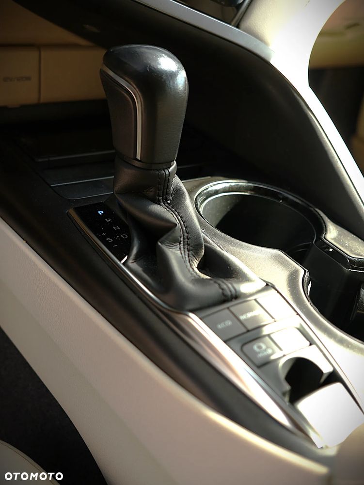 Toyota Camry 2.5 Hybrid Comfort CVT - 18