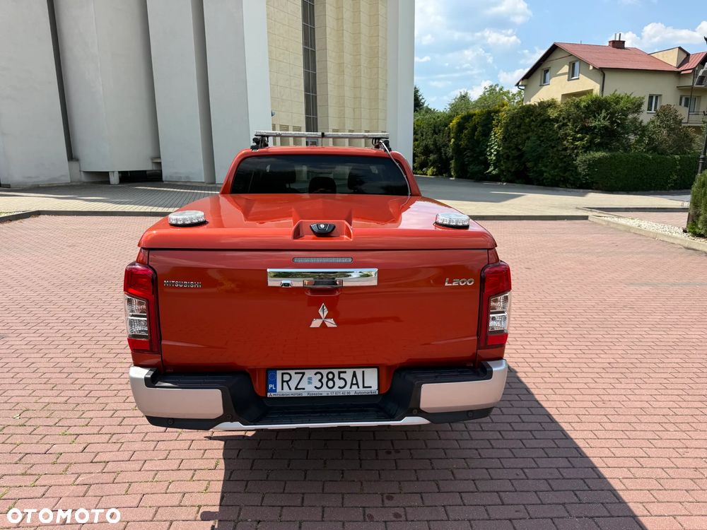 Mitsubishi L200 2.2 d DC Instyle Plus - 11