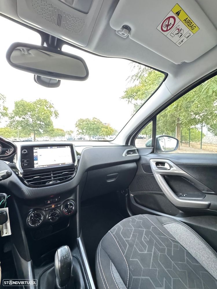 Peugeot 2008 1.2 VTi Allure - 23