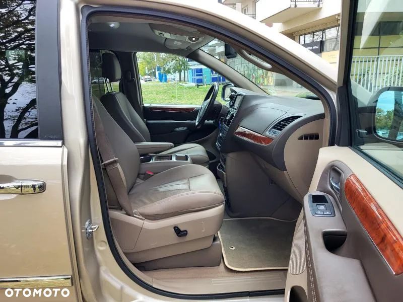 Chrysler Town & Country 3.6 Touring - 37