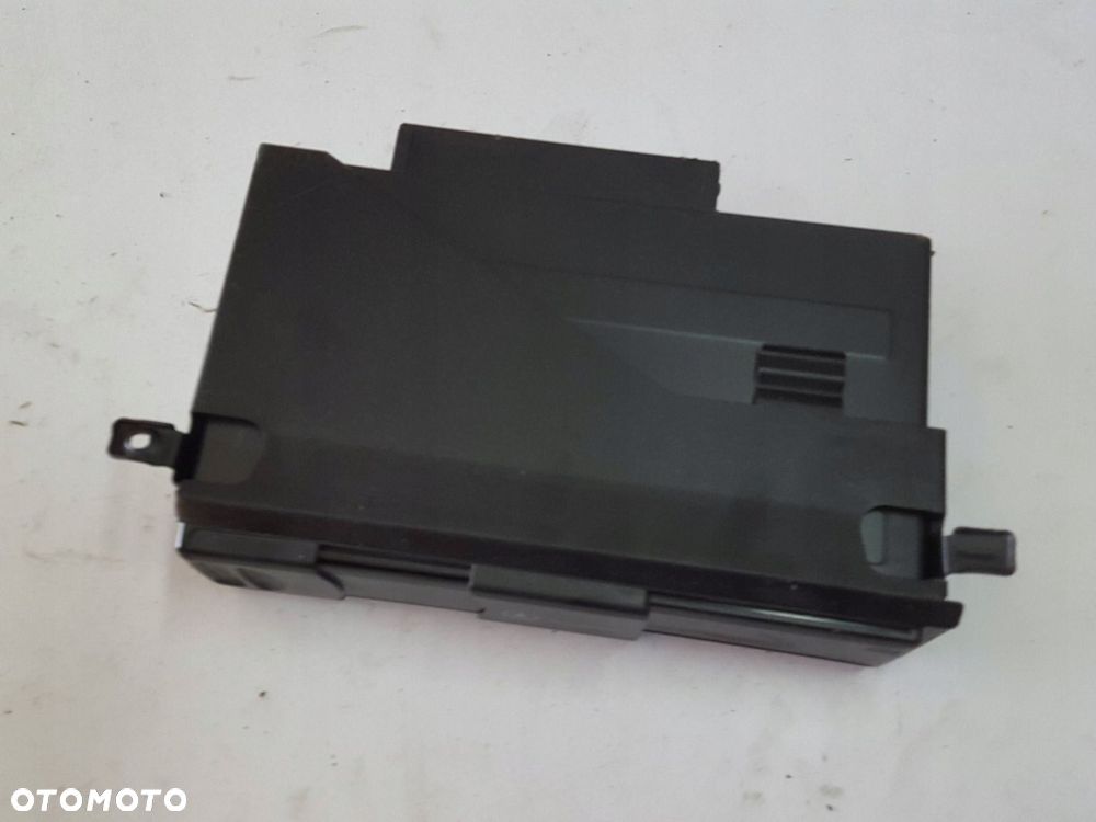 MERCEDES C KLASA W203 00-04r ZMIENIARKA PŁYT CD A2208274642 - 2