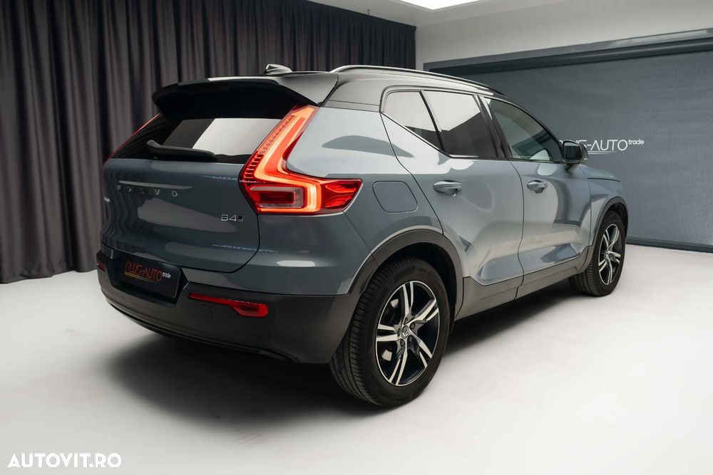 Volvo XC 40 B4 AT8 AWD Mild Hybrid R-Design - 38