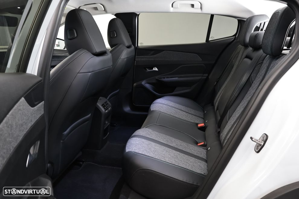 Peugeot 408 1.2 PureTech Allure EAT8 - 26