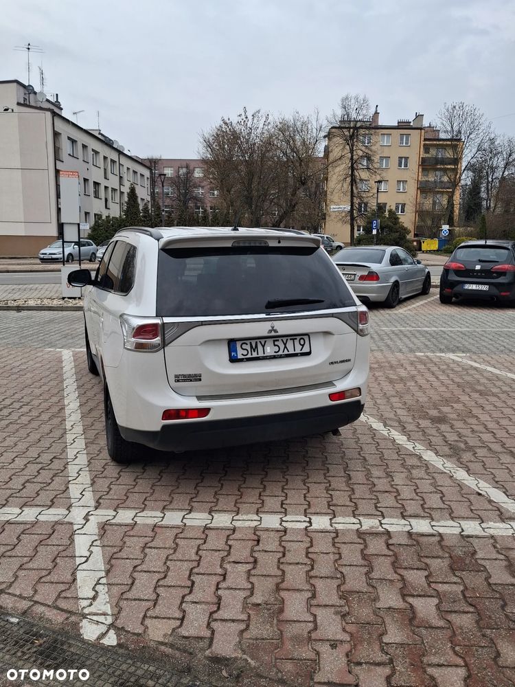 Mitsubishi Outlander 2.2 DI-D 4WD Instyle - 4