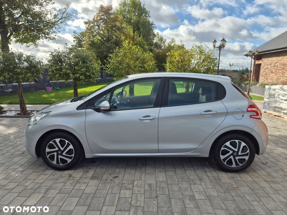 Peugeot 208 - 12