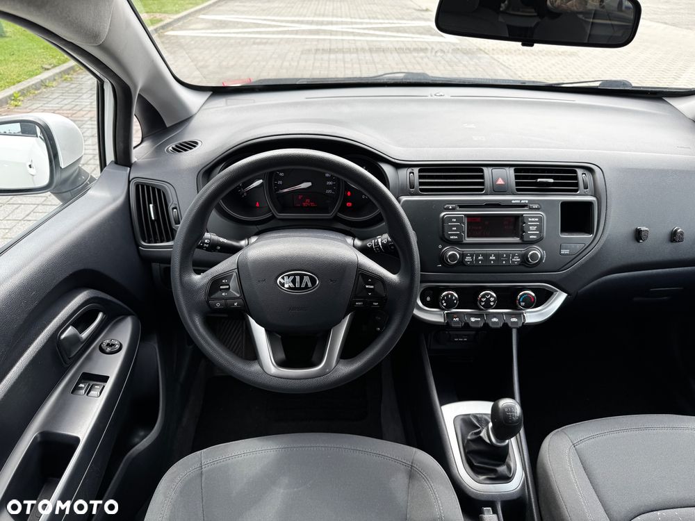 Kia Rio 1.4 L - 11