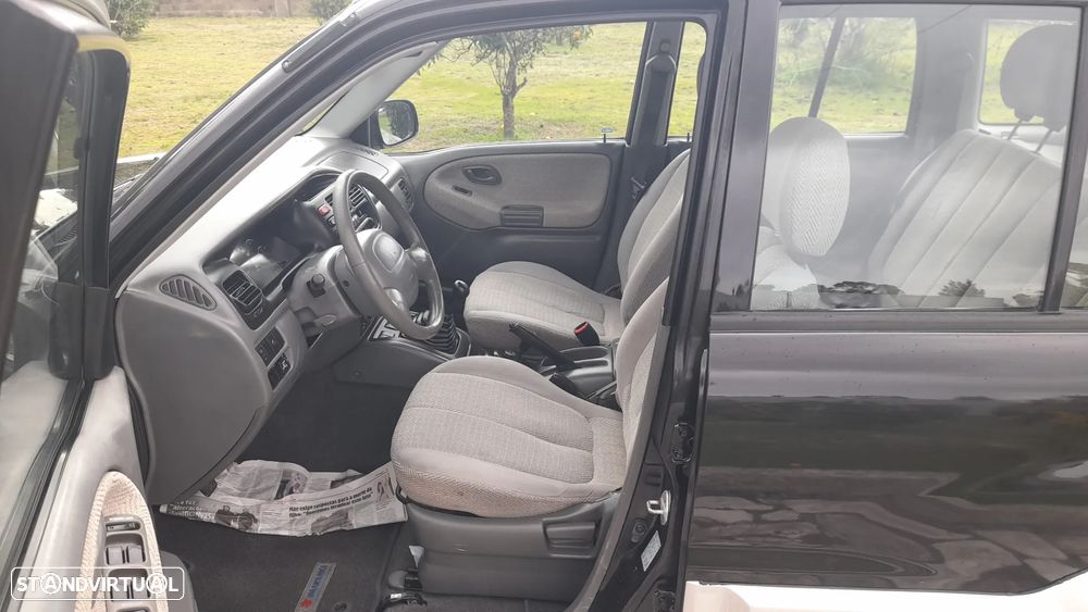 Suzuki Grand Vitara Metal Top 2.0 L - 13