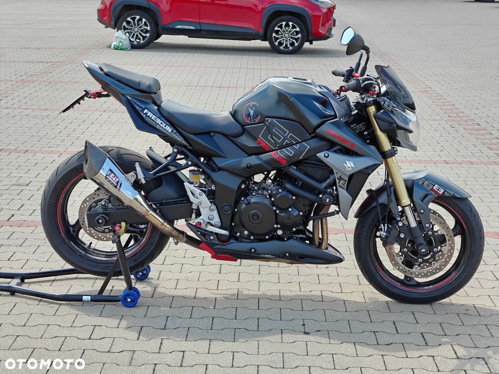 Suzuki GSR - 1