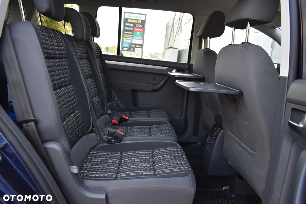 Volkswagen Touran - 14