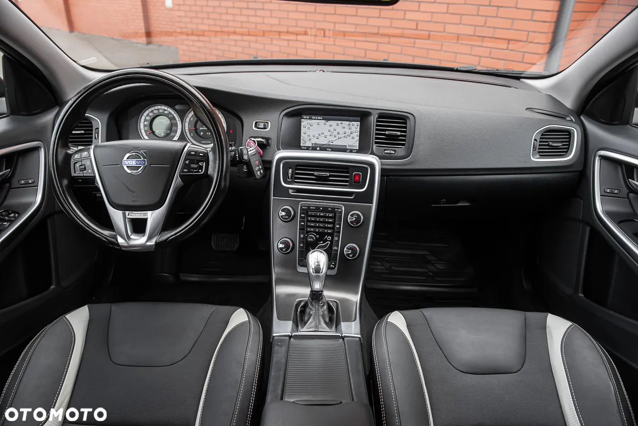 Volvo V60 T6 AWD Geartronic Edition - 25