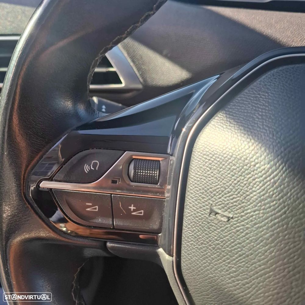 Peugeot 3008 1.5 BlueHDi Allure Pack — fotografia 24