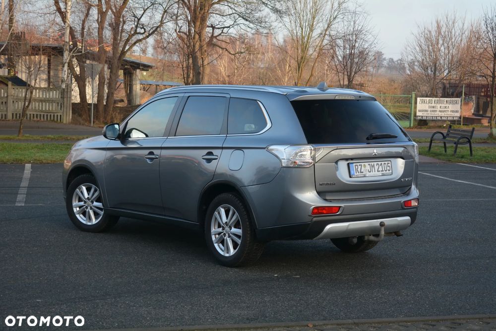 Mitsubishi Outlander - 3