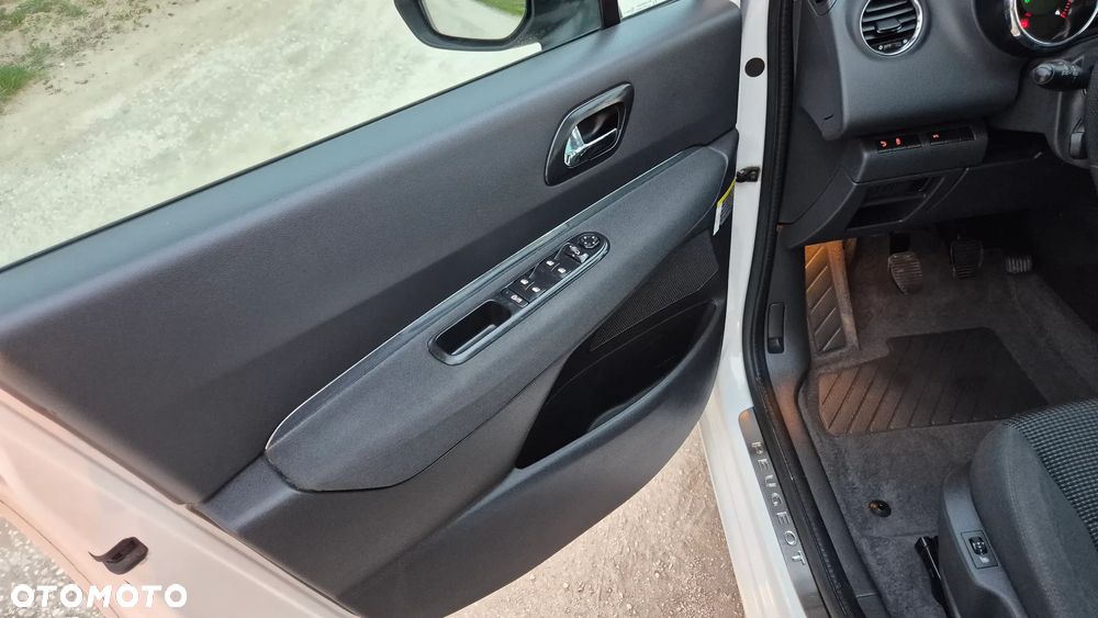 Peugeot 5008 HDI FAP 150 Allure - 33