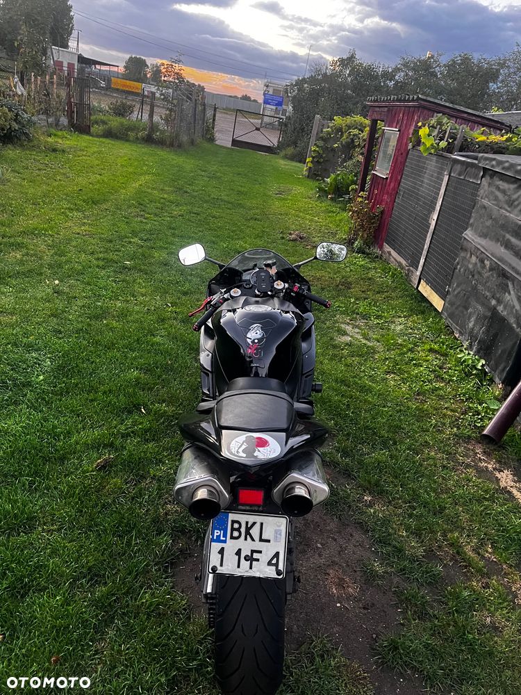 Yamaha R1 - 8