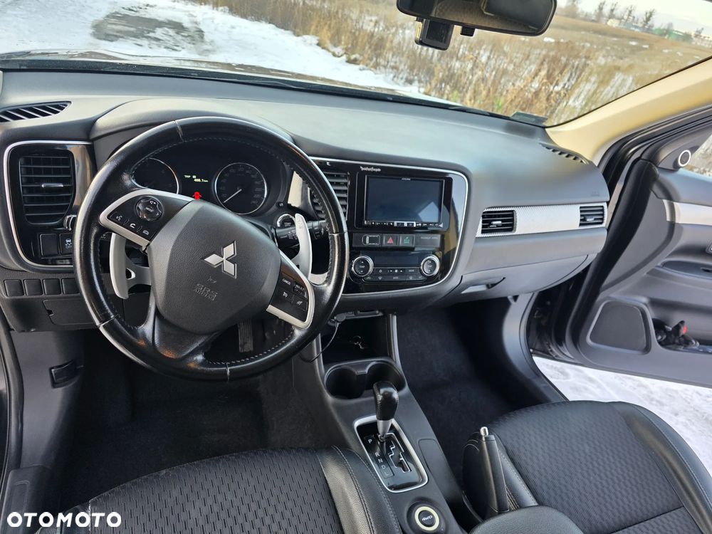 Mitsubishi Outlander 2.2 DID Instyle Navi - 12