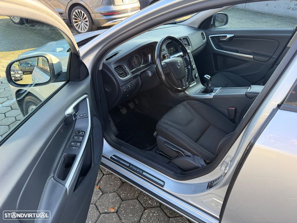 Volvo V60 D2 Momentum - 6