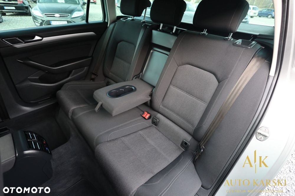 Volkswagen Passat - 32
