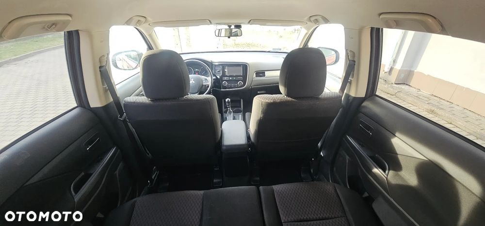 Mitsubishi Outlander 2.2 DID Intense + - 12