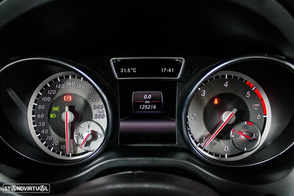 Mercedes-Benz CLA 180 CDI Urban - 32