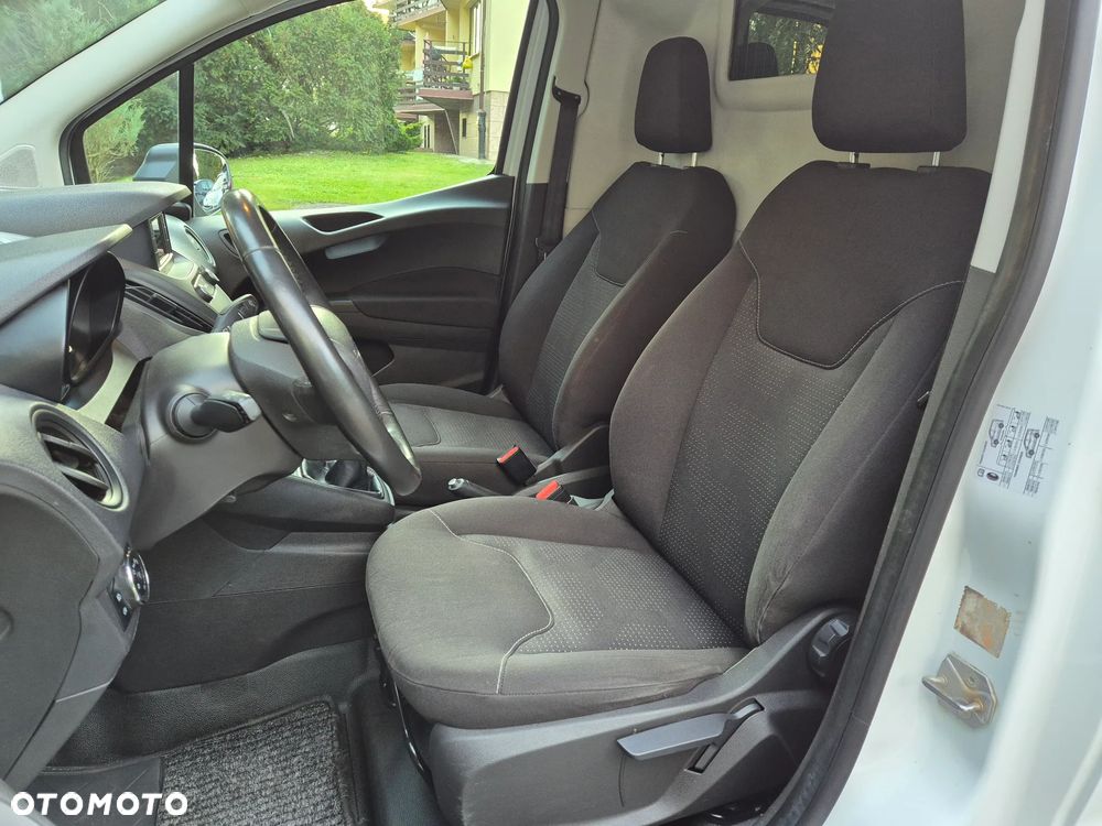 Ford Transit Courier - 8