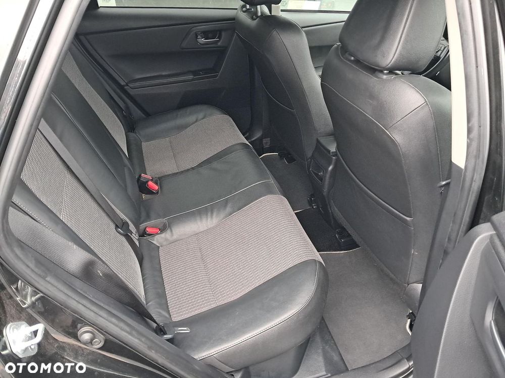 Toyota Auris - 11