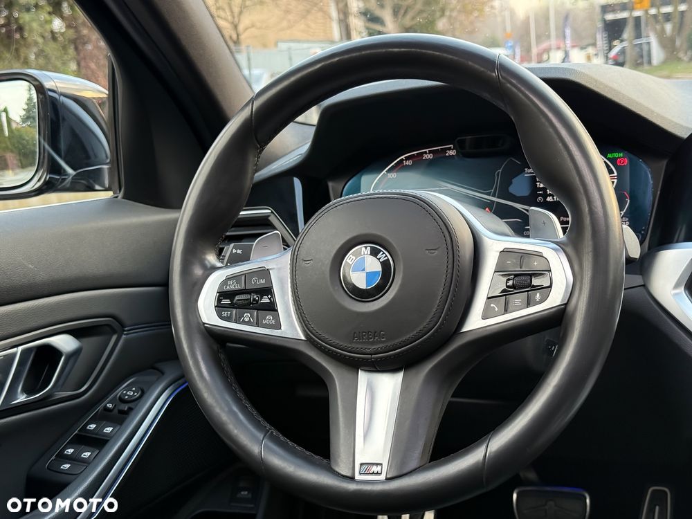 BMW Seria 3 320d xDrive M Sport - 18