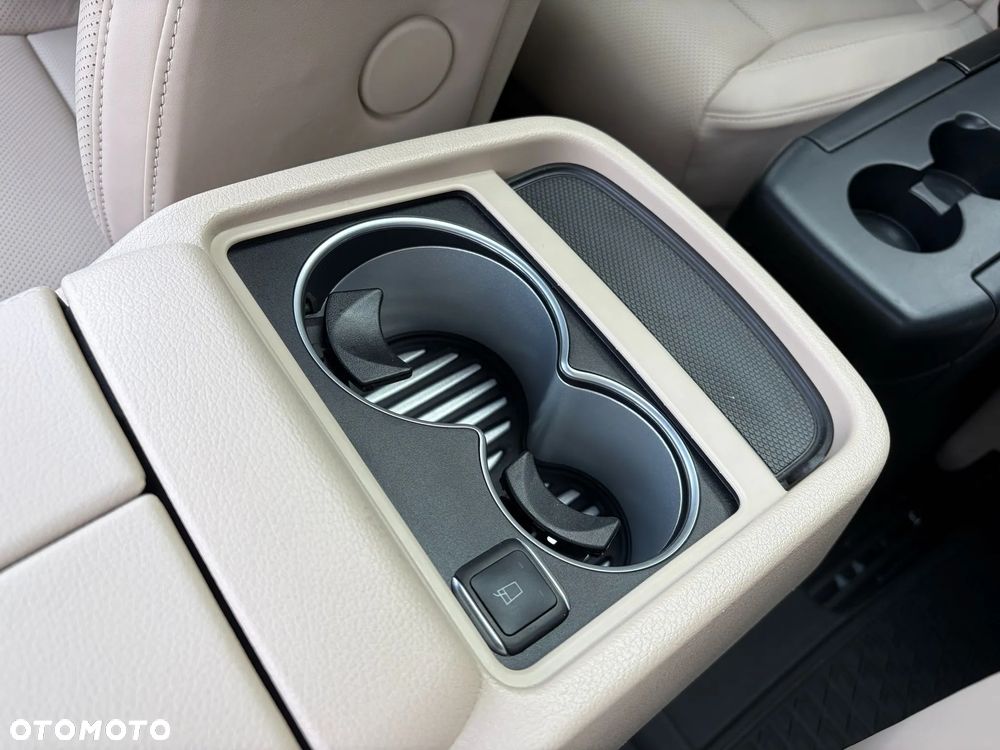 Mercedes-Benz Klasa V 300 d 4-Matic 9G-Tronic Exclusive (d³ugi) - 16