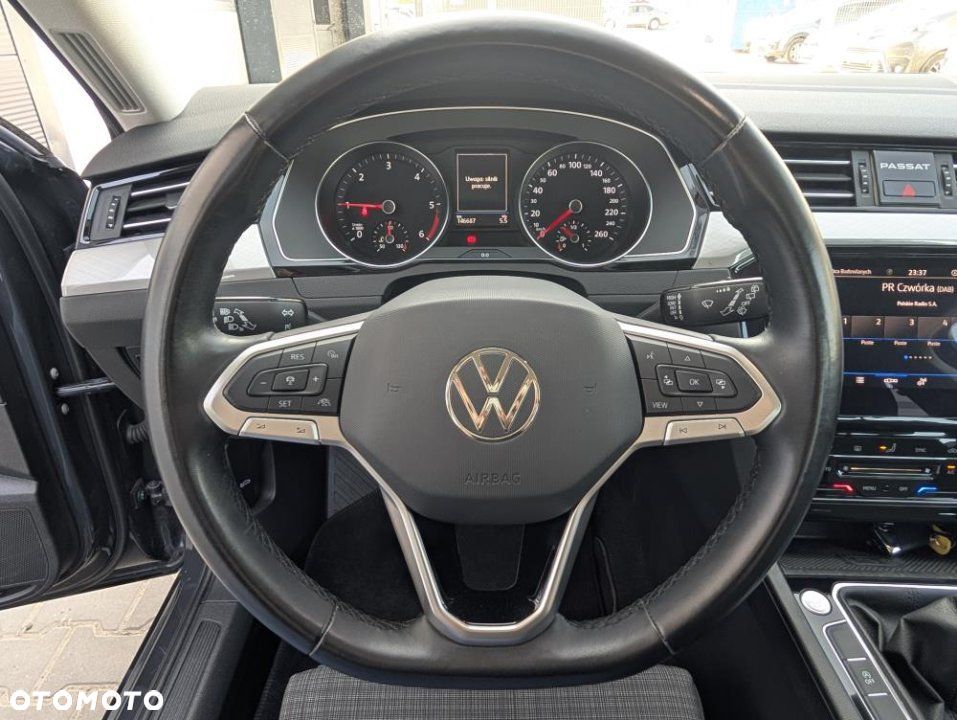 Volkswagen Passat - 11