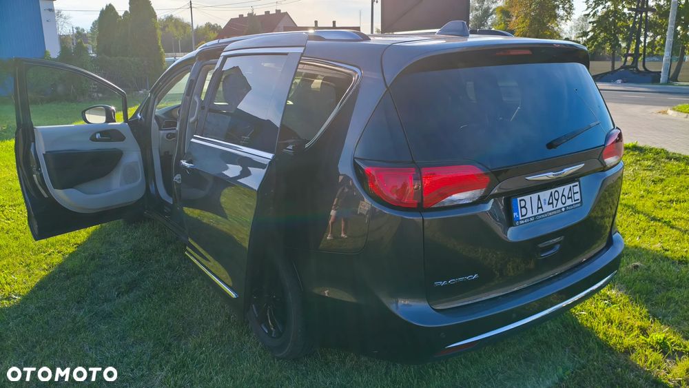 Chrysler Pacifica - 10