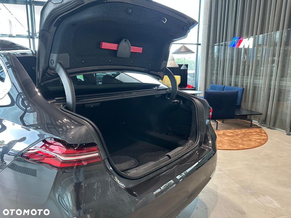 BMW Seria 5 520d mHEV - 16